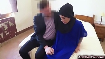 Amateur Arab Couple'S Room Encounter In A Hotel